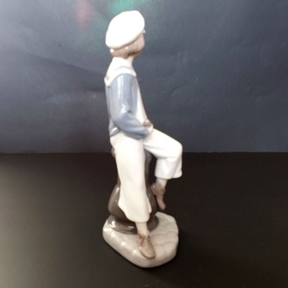 Lladro Vintage "Boy With Yacht" #4810 Porcelain Figurine - Picture 2 of 7